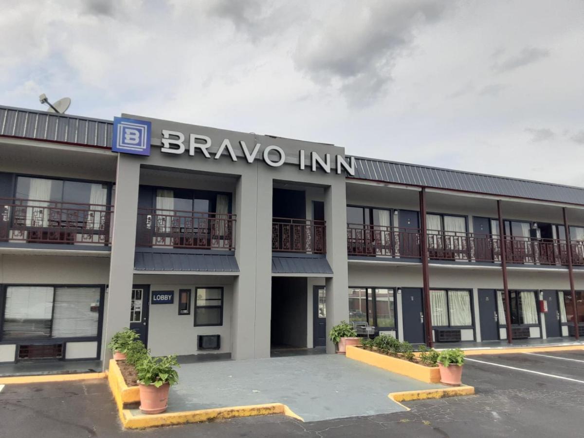 Bravo Inn Johnson City Exterior photo